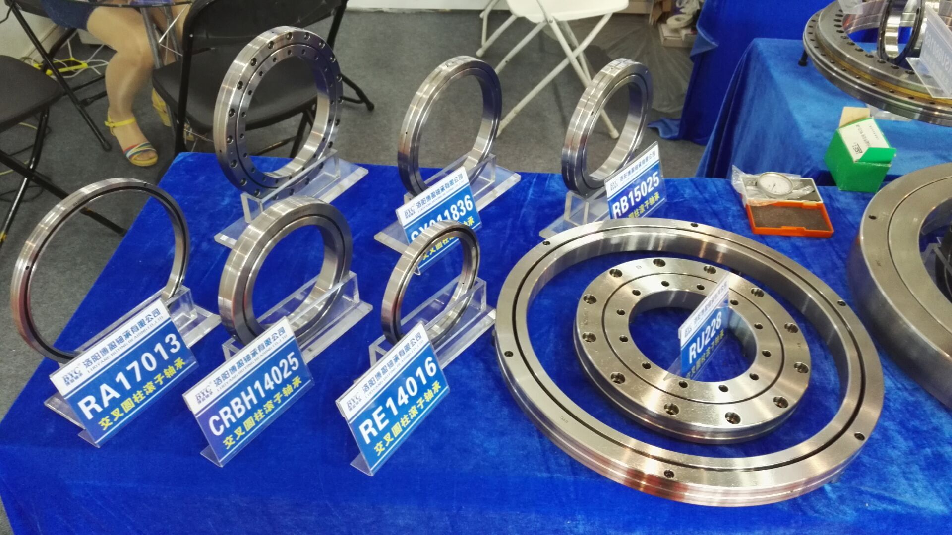 轉(zhuǎn)臺(tái)軸承