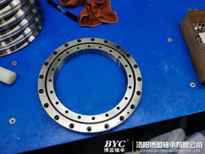 交叉滾子軸承在工業(yè)機(jī)器人中的作用是什么