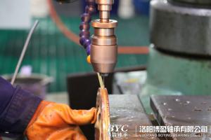 交叉滾子軸承的過(guò)熱問(wèn)題要如何處理